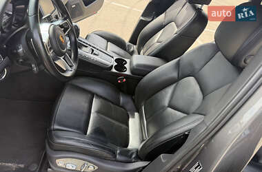 Внедорожник / Кроссовер Porsche Macan 2014 в 