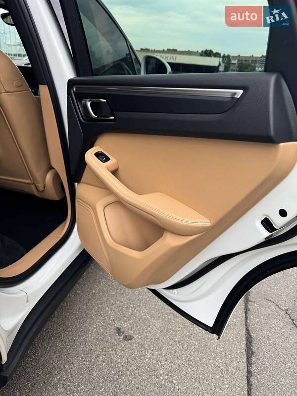 Внедорожник / Кроссовер Porsche Macan 2018 в Киеве