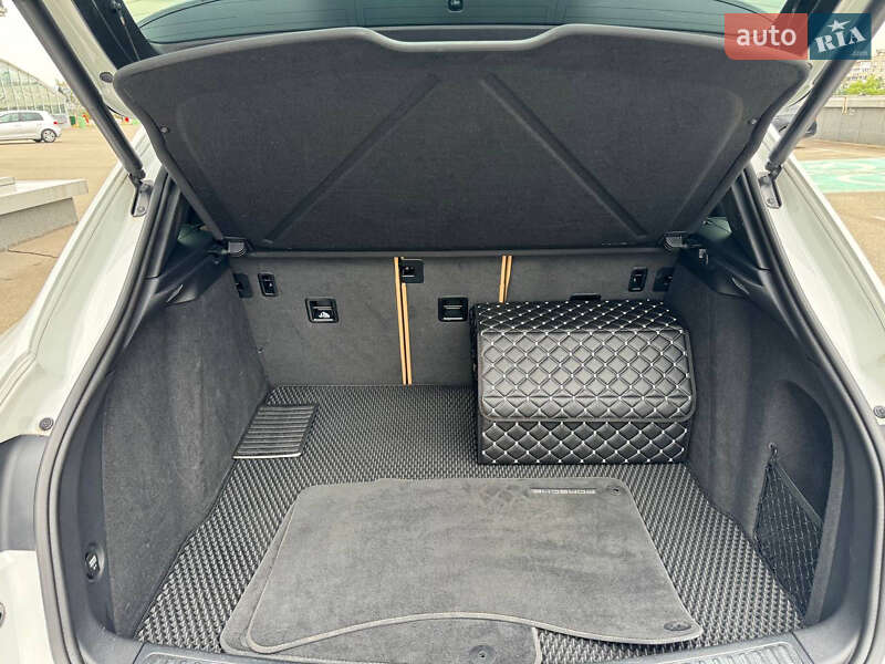 Внедорожник / Кроссовер Porsche Macan 2018 в Киеве