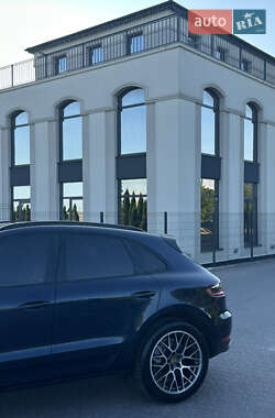 Внедорожник / Кроссовер Porsche Macan 2015 в 