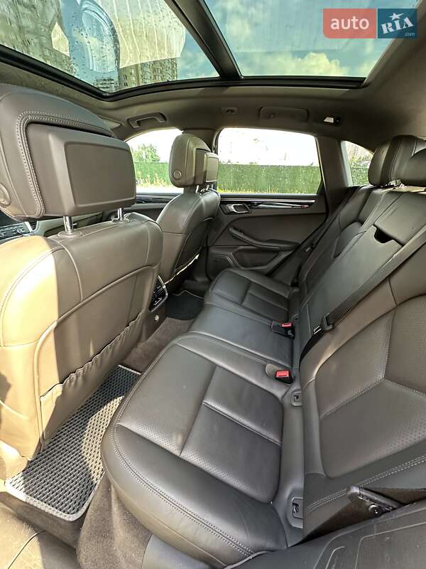 Внедорожник / Кроссовер Porsche Macan 2015 в Киеве