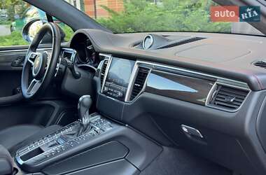 Внедорожник / Кроссовер Porsche Macan 2017 в 