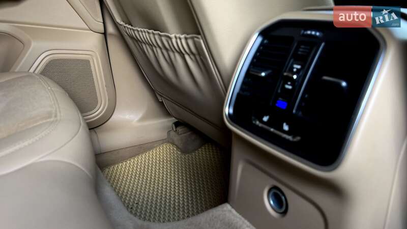 Внедорожник / Кроссовер Porsche Macan 2014 в Ивано-Франковске