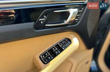 Внедорожник / Кроссовер Porsche Macan 2018 в 