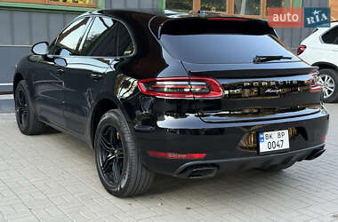 Внедорожник / Кроссовер Porsche Macan 2016 в 