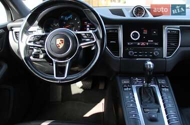 Внедорожник / Кроссовер Porsche Macan 2017 в 