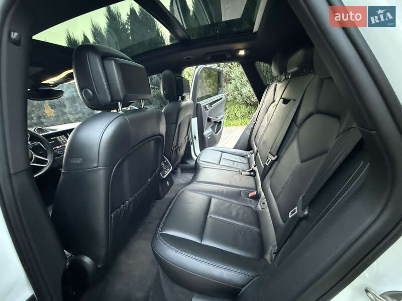 Внедорожник / Кроссовер Porsche Macan 2016 в Киеве