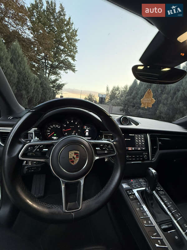 Внедорожник / Кроссовер Porsche Macan 2016 в Киеве