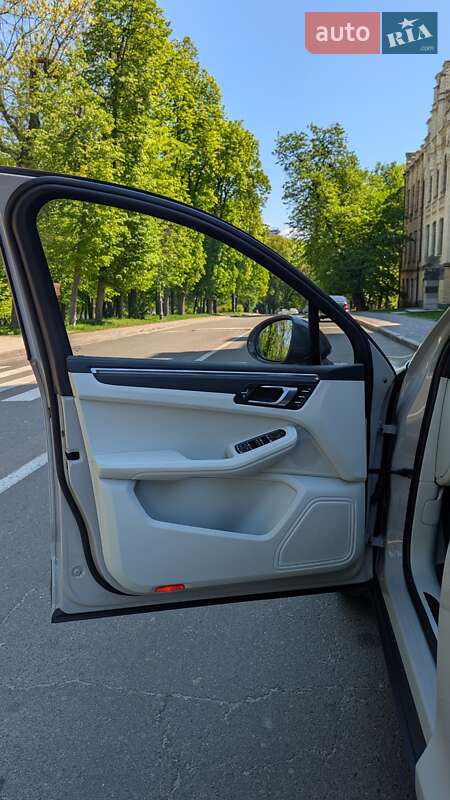 Внедорожник / Кроссовер Porsche Macan 2022 в Киеве