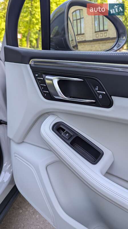 Внедорожник / Кроссовер Porsche Macan 2022 в Киеве