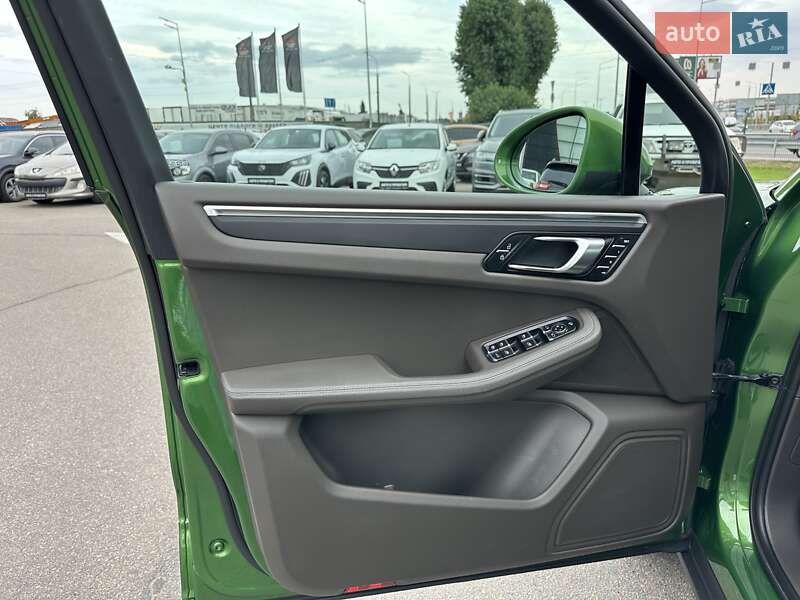 Внедорожник / Кроссовер Porsche Macan 2021 в Киеве