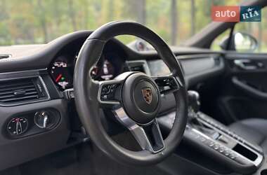 Внедорожник / Кроссовер Porsche Macan 2016 в 