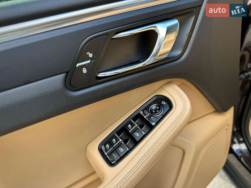 Внедорожник / Кроссовер Porsche Macan 2017 в Киеве