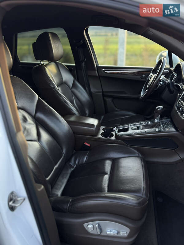 Внедорожник / Кроссовер Porsche Macan 2015 в Новоднестровске