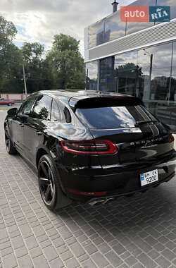 Внедорожник / Кроссовер Porsche Macan 2017 в 