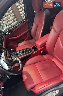 Внедорожник / Кроссовер Porsche Macan 2016 в 