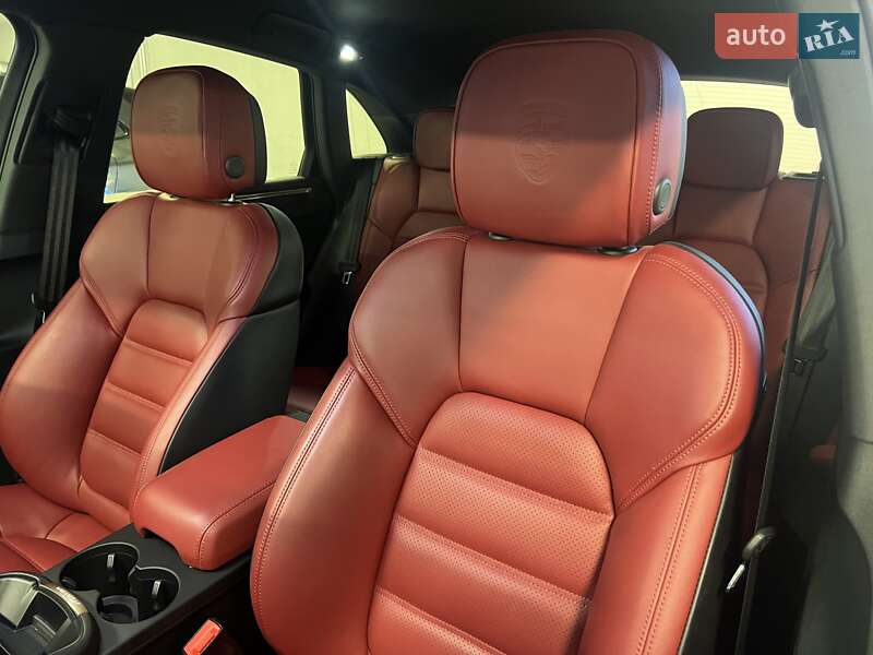 Внедорожник / Кроссовер Porsche Macan 2024 в Киеве
