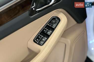 Внедорожник / Кроссовер Porsche Macan 2024 в 