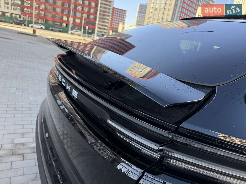 Внедорожник / Кроссовер Porsche Macan 2024 в Киеве