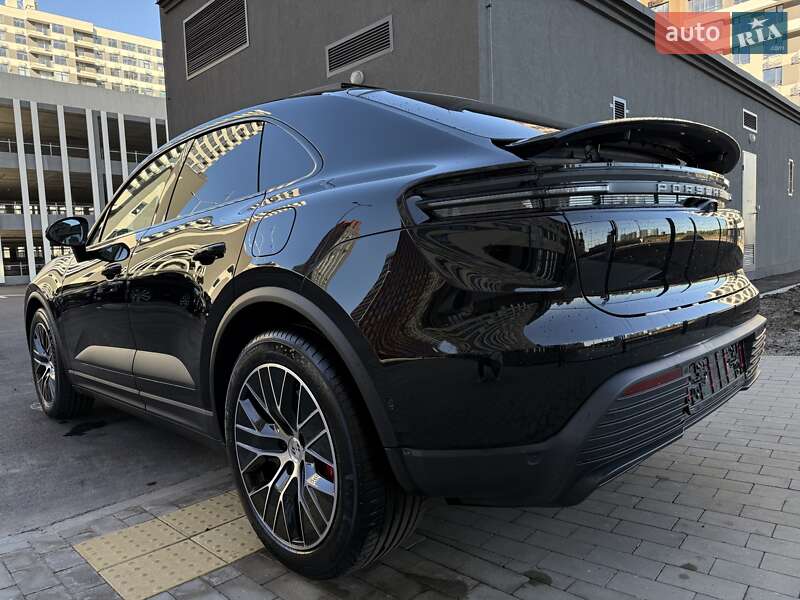 Внедорожник / Кроссовер Porsche Macan 2024 в Киеве