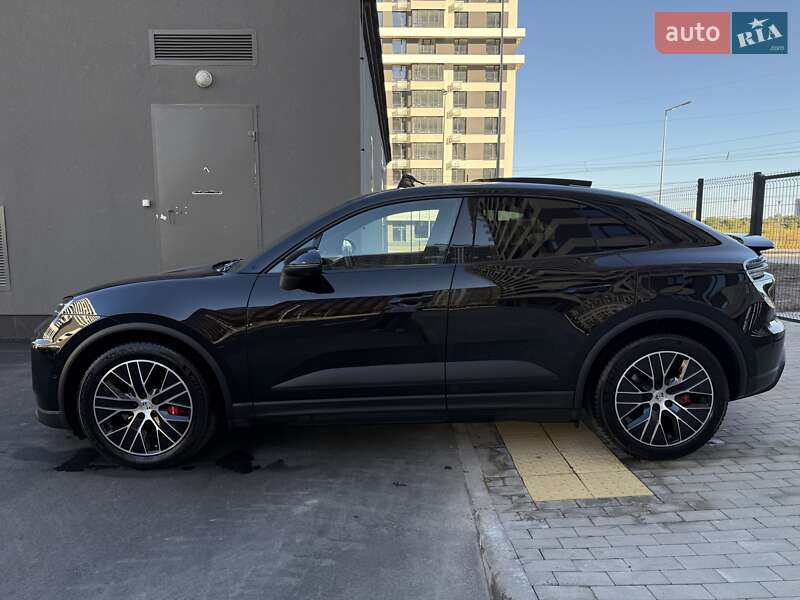 Внедорожник / Кроссовер Porsche Macan 2024 в Киеве