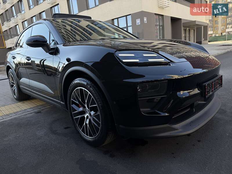 Внедорожник / Кроссовер Porsche Macan 2024 в Киеве
