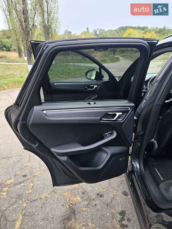 Позашляховик / Кросовер Porsche Macan 2016 в Кам'янському