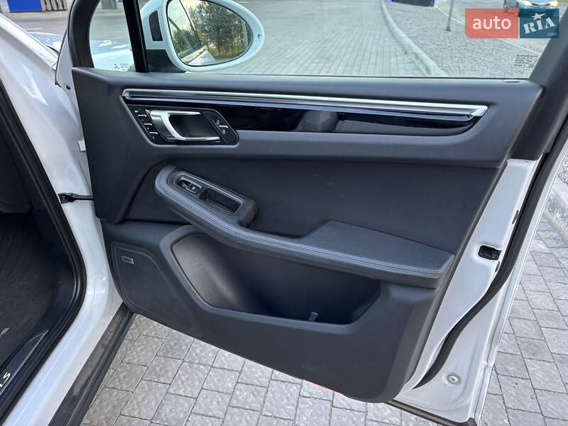 Внедорожник / Кроссовер Porsche Macan 2021 в Запорожье