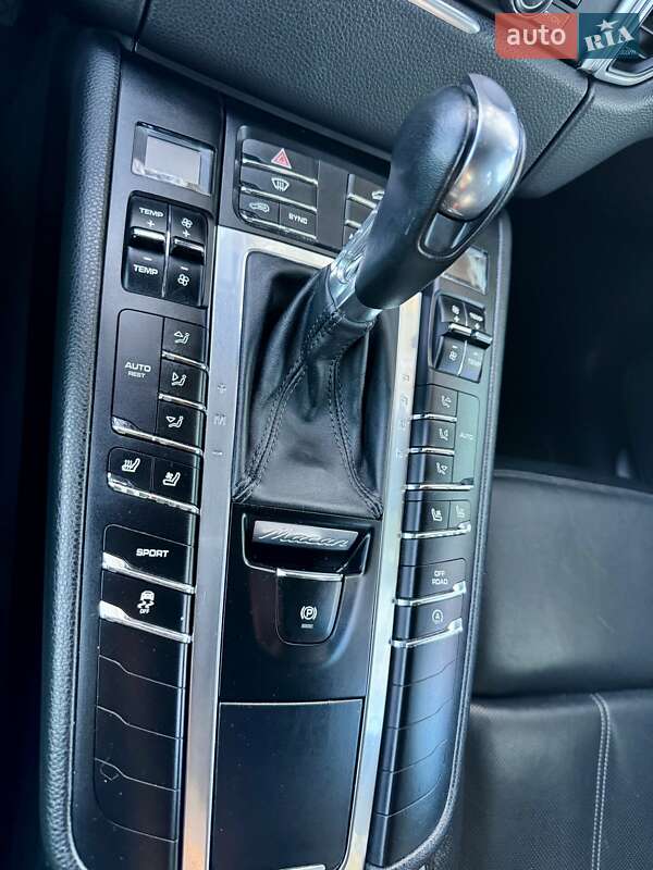 Позашляховик / Кросовер Porsche Macan 2014 в Києві