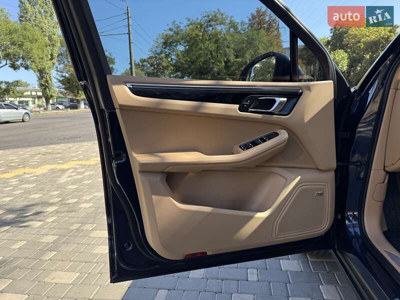 Внедорожник / Кроссовер Porsche Macan 2014 в Одессе