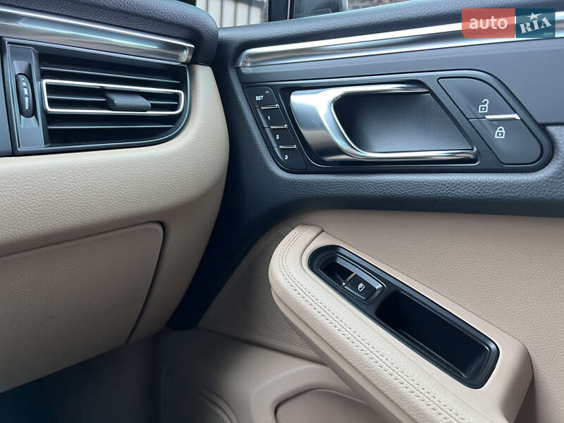 Внедорожник / Кроссовер Porsche Macan 2019 в Киеве