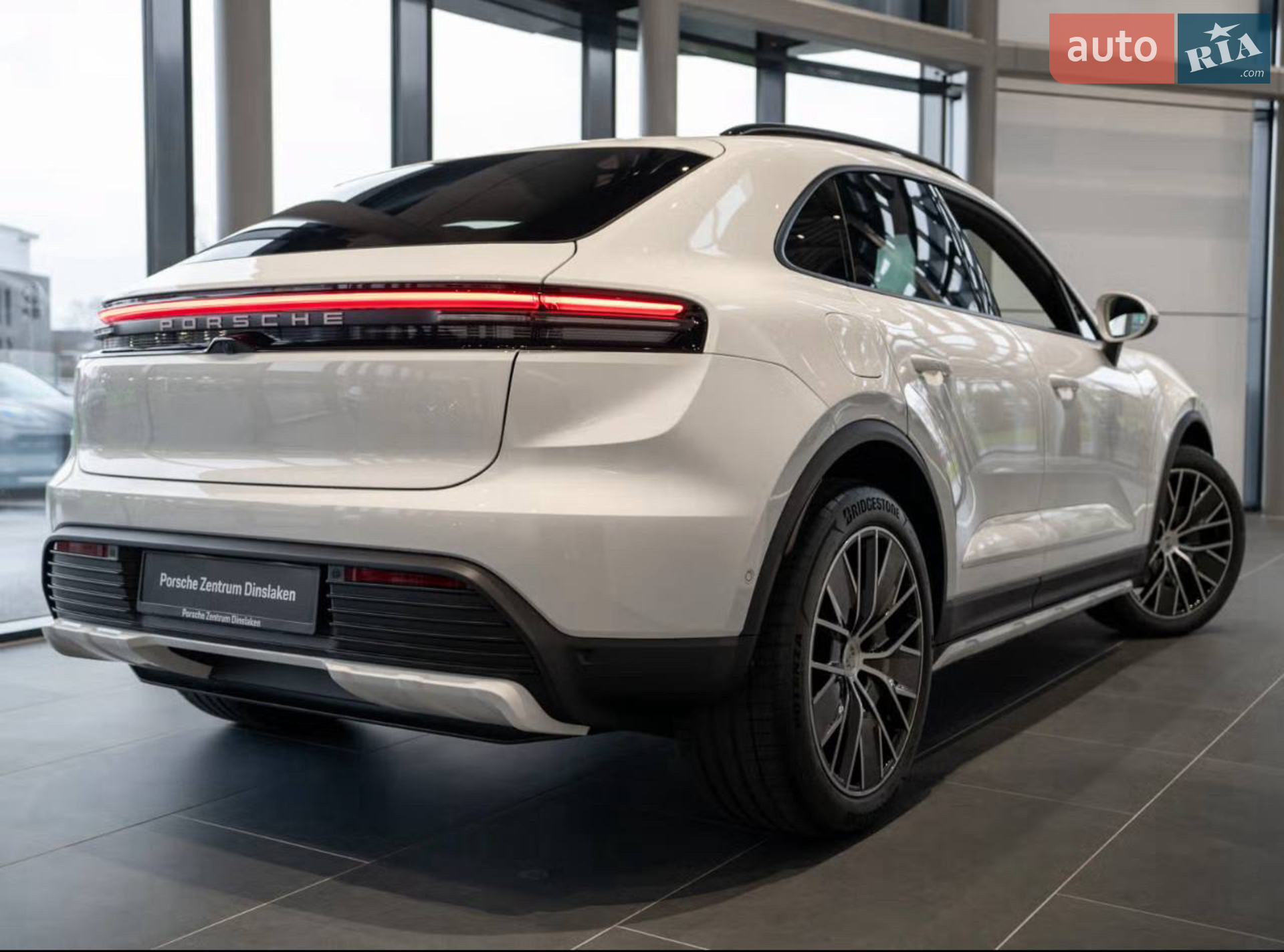 2024 Porsche Macan - мініатюра 3