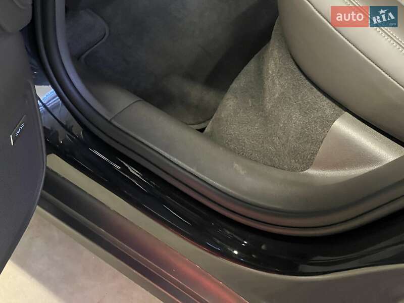 Внедорожник / Кроссовер Porsche Macan 2024 в Киеве