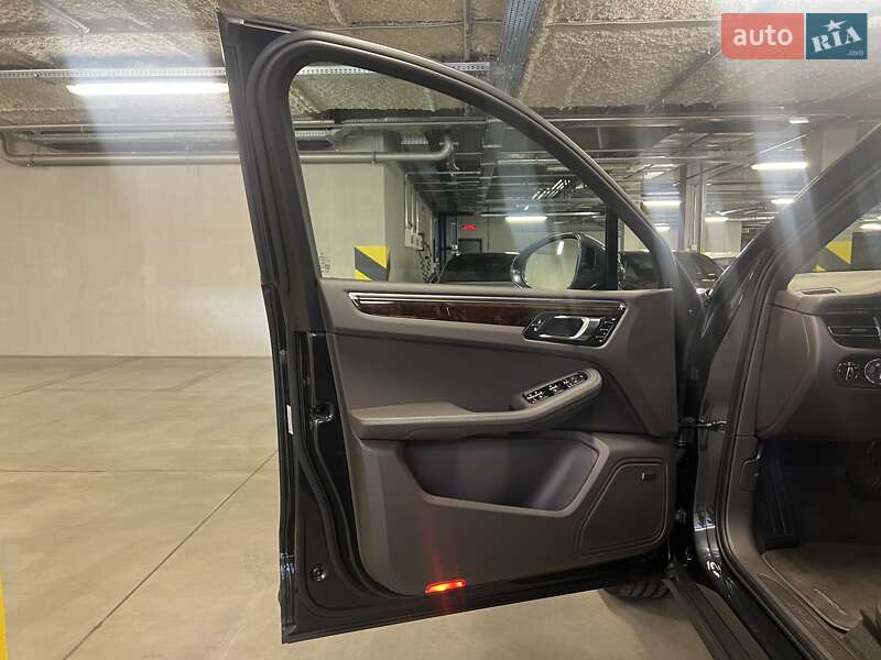 Внедорожник / Кроссовер Porsche Macan 2024 в Киеве