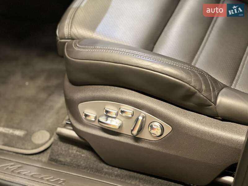 Внедорожник / Кроссовер Porsche Macan 2024 в Киеве