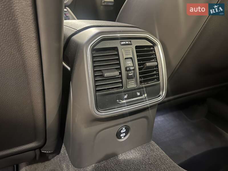 Внедорожник / Кроссовер Porsche Macan 2024 в Киеве