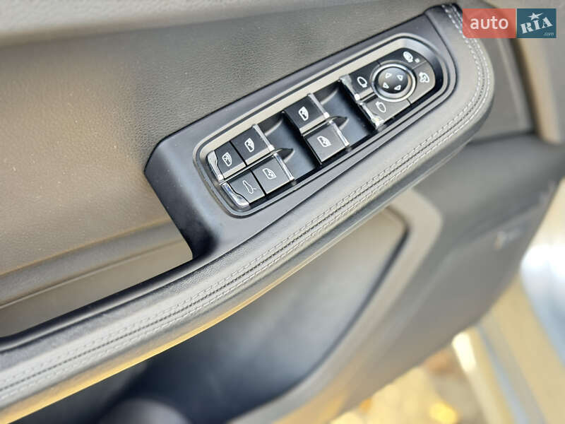 Позашляховик / Кросовер Porsche Macan 2016 в Києві