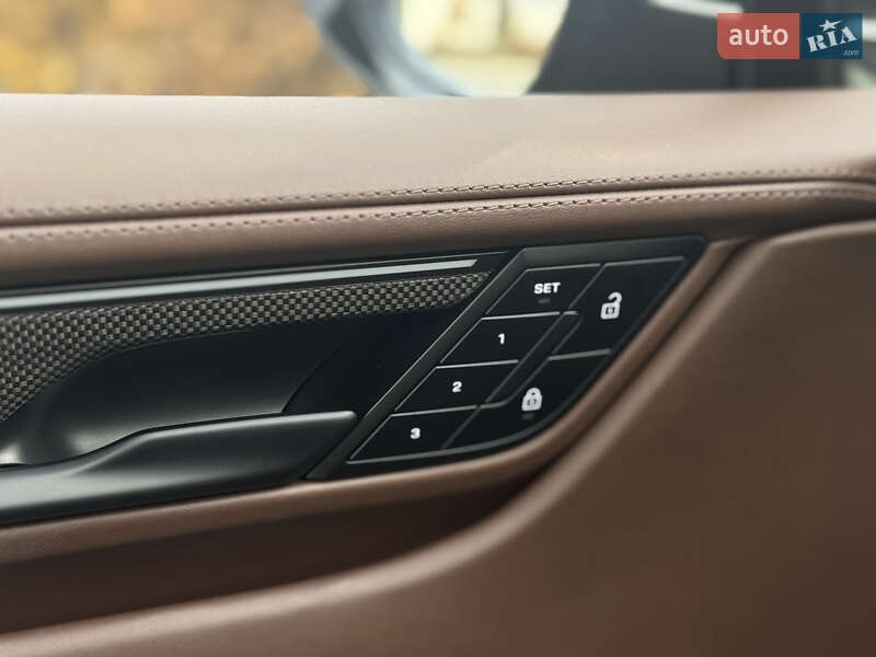 Позашляховик / Кросовер Porsche Macan 2024 в Києві