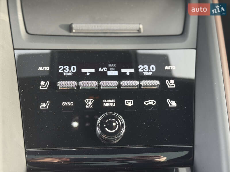 Позашляховик / Кросовер Porsche Macan 2024 в Києві