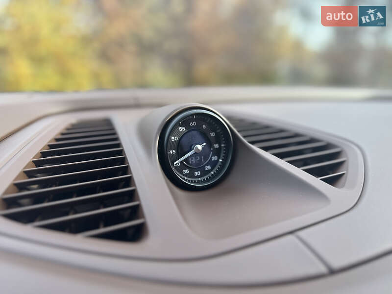 Позашляховик / Кросовер Porsche Macan 2024 в Києві