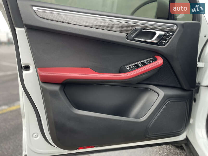 Внедорожник / Кроссовер Porsche Macan 2015 в Киеве