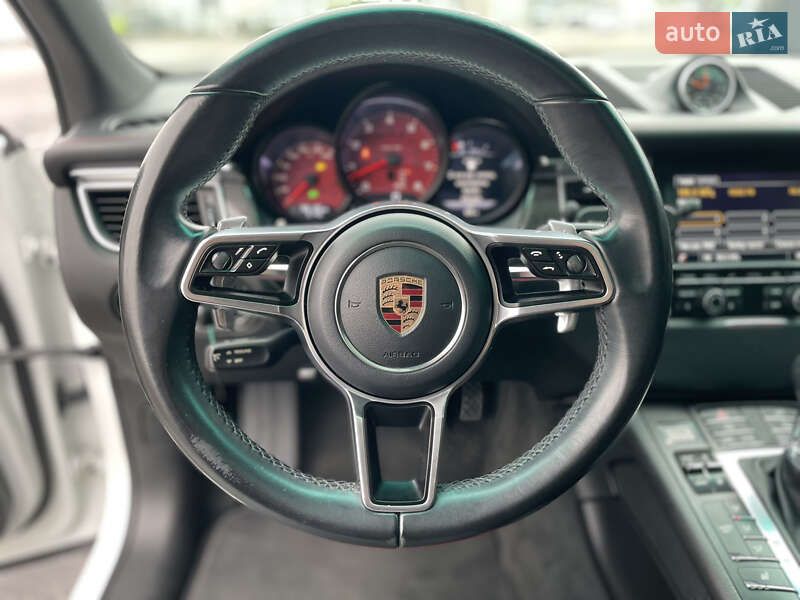 Внедорожник / Кроссовер Porsche Macan 2015 в Киеве