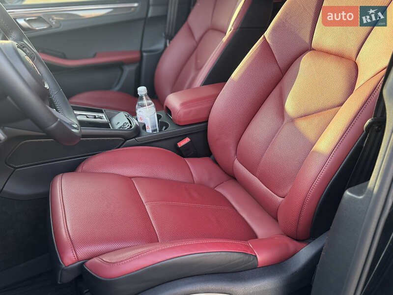 Внедорожник / Кроссовер Porsche Macan 2024 в Киеве