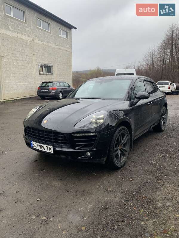 Позашляховик / Кросовер Porsche Macan 2017 в Новояворівську