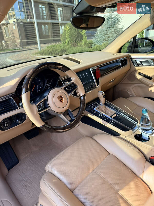 Внедорожник / Кроссовер Porsche Macan 2017 в Киеве фото 4 Внедорожник / Кроссовер Porsche Macan 2017 в Киеве