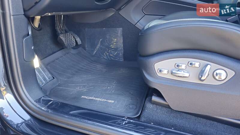 Позашляховик / Кросовер Porsche Macan 2021 в Сумах