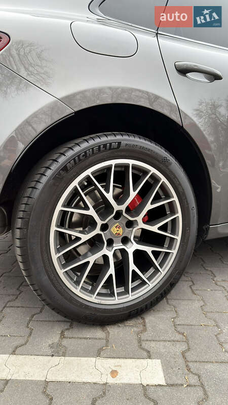 Позашляховик / Кросовер Porsche Macan 2016 в Києві