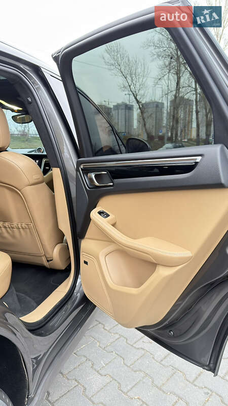 Позашляховик / Кросовер Porsche Macan 2016 в Києві