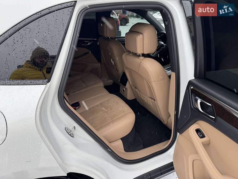 Внедорожник / Кроссовер Porsche Macan 2021 в Киеве