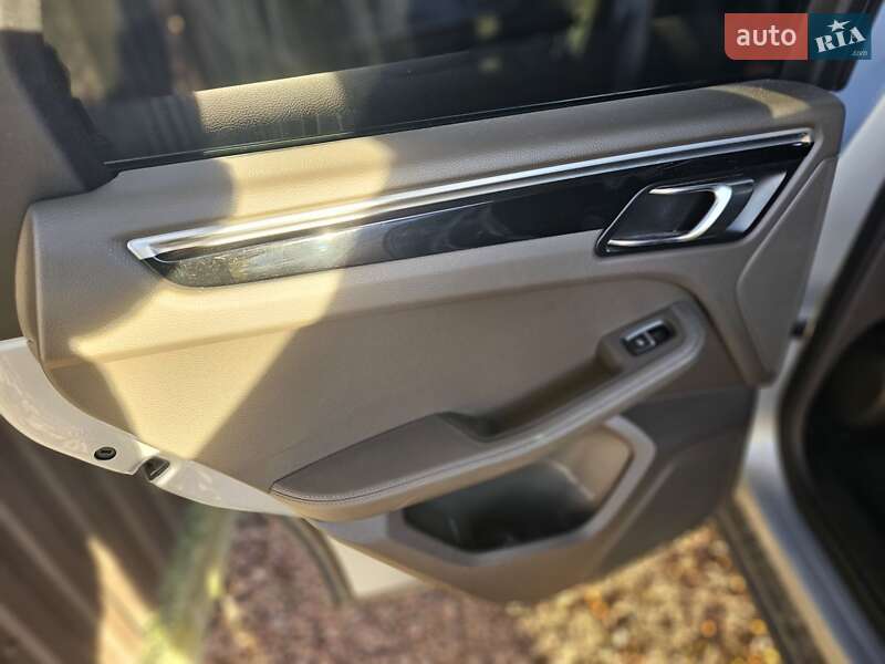 Внедорожник / Кроссовер Porsche Macan 2017 в Трускавце